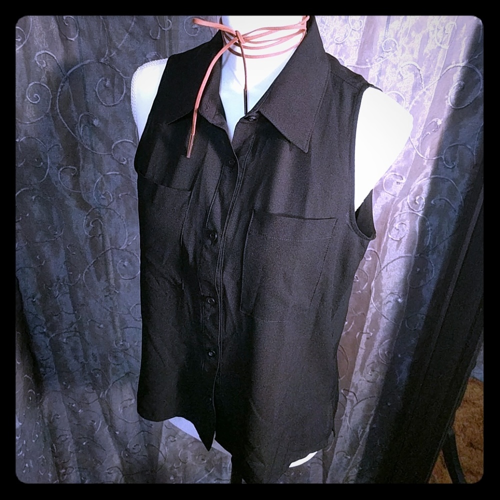 Love Tree Black Sleeveless Cheetah Button up-S